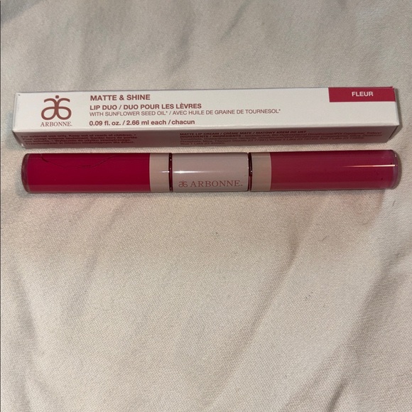 Arbonne Matte & Shine Lip Duo - Fleur
New in box - Picture 3 of 5